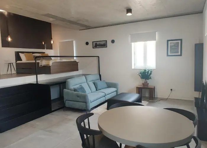 No 60, 3Rd Floor, Centrally Located, Fully Equipped Studio Apt